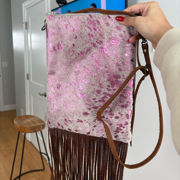 Western Cowgirl cowhide pink metallic fringe purse - Picture 2 of 9